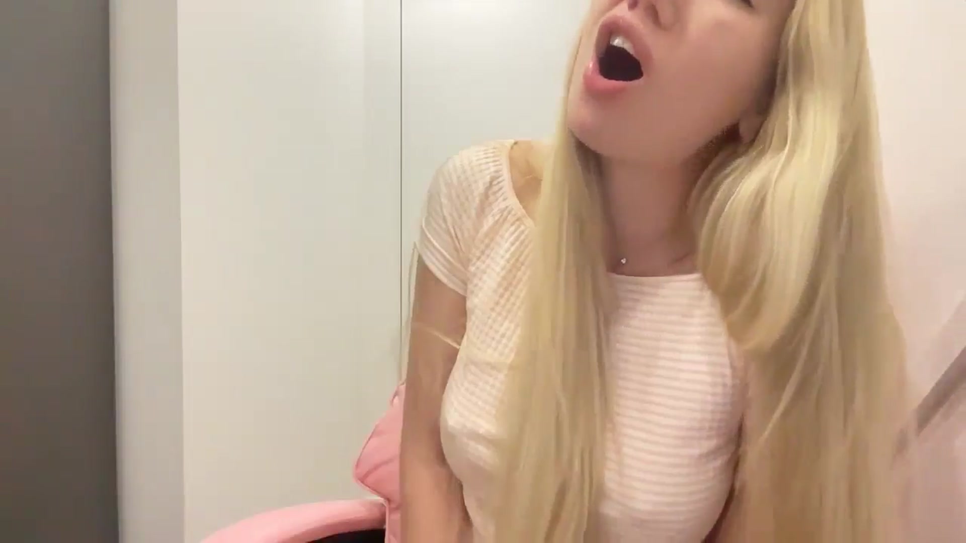 Gallery image thumbnail from Miss_Sylvia's myfreecams stream on, 03/27/2026, 21:03 image 18 of 20