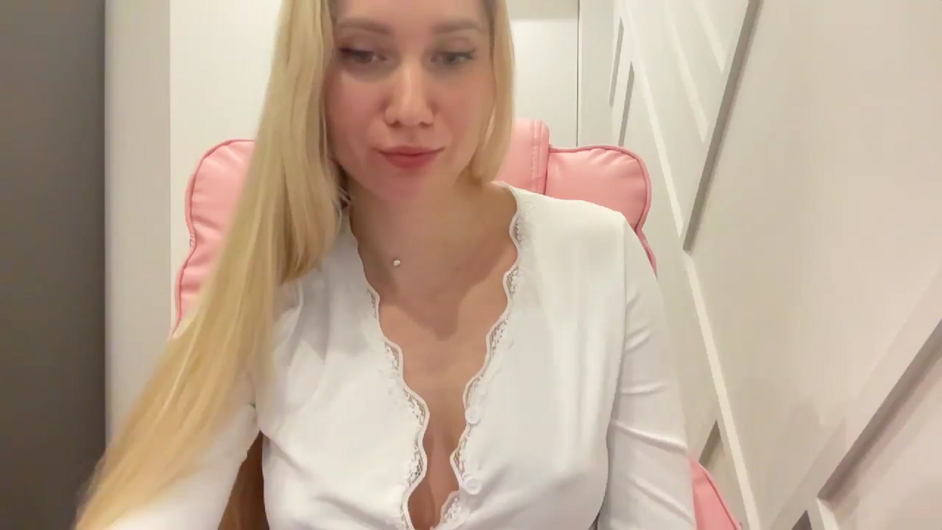 Gallery image thumbnail from Miss_Sylvia's myfreecams stream on, 03/28/2026, 19:03 image 8 of 20