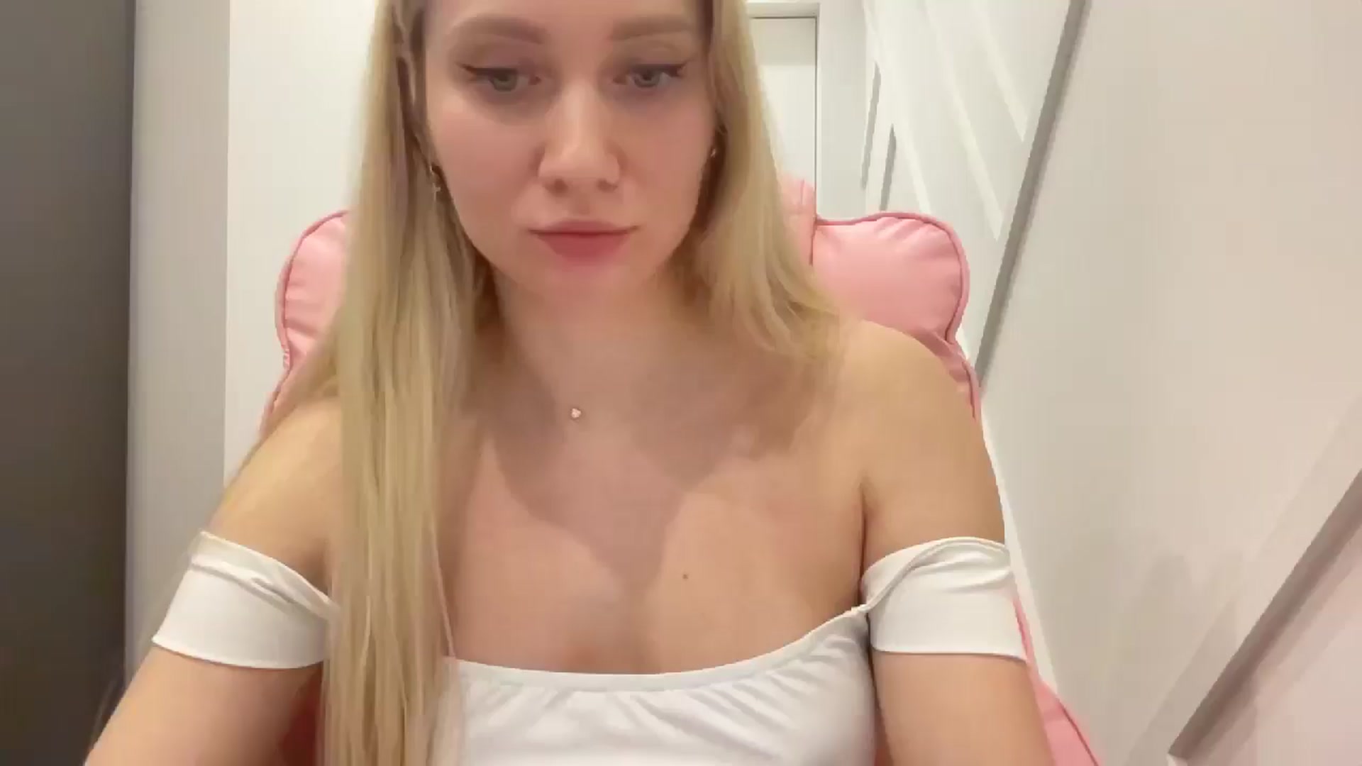 Gallery image thumbnail from Miss_Sylvia's myfreecams stream on, 04/01/2026, 17:52 image 11 of 20
