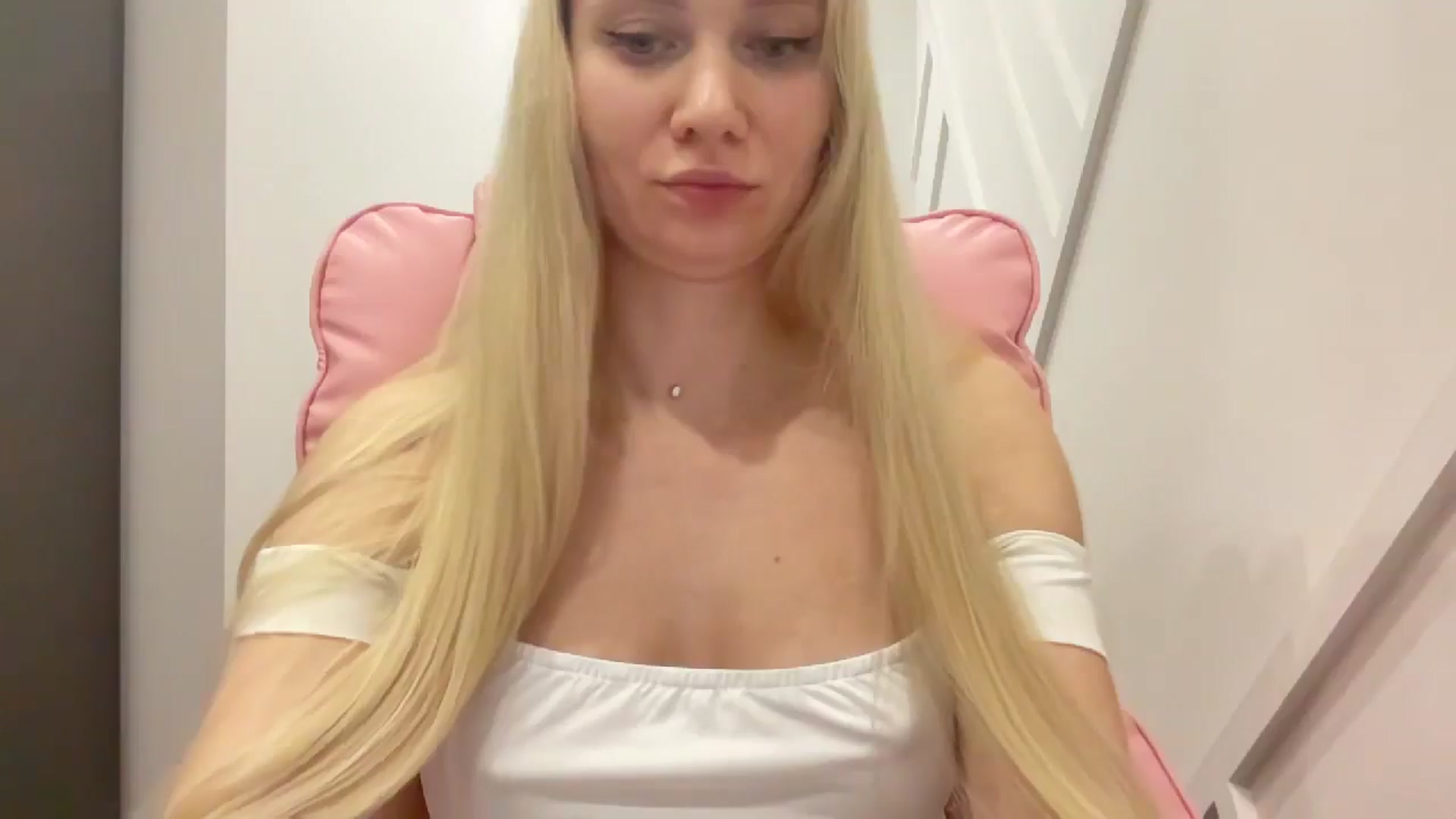 Gallery image thumbnail from Miss_Sylvia's myfreecams stream on, 04/01/2026, 19:37 image 16 of 20