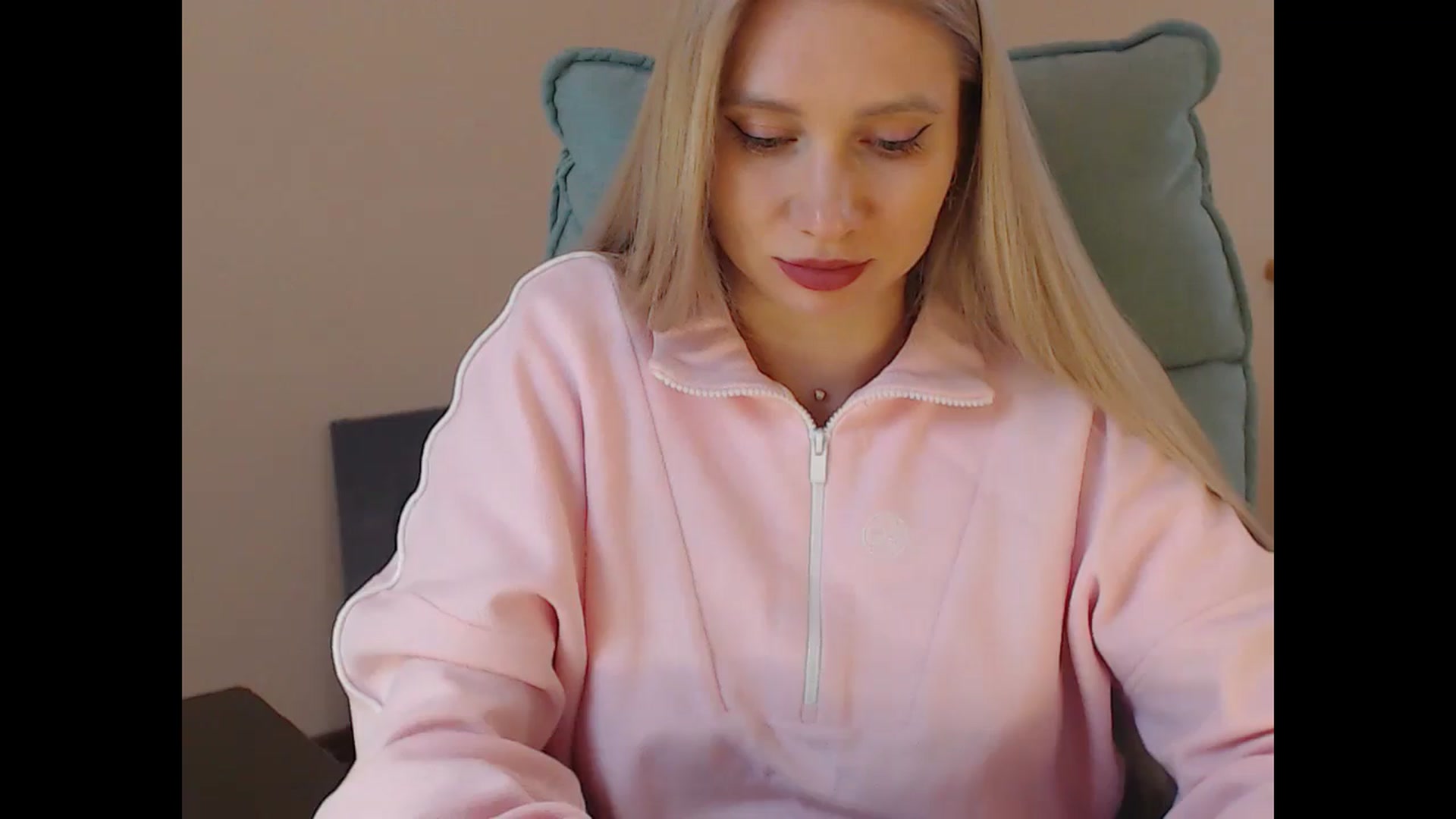Gallery image thumbnail from Miss_Sylvia's myfreecams stream on, 04/04/2026, 19:11 image 6 of 20