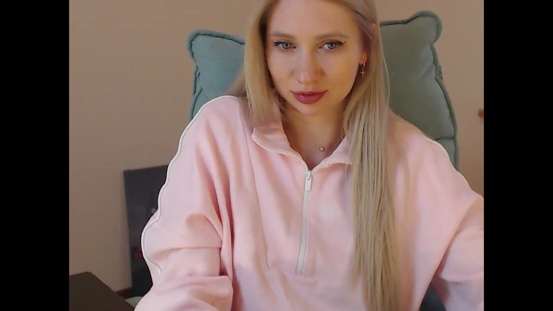 Gallery image thumbnail from Miss_Sylvia's myfreecams stream on, 04/04/2026, 20:35 image 17 of 20