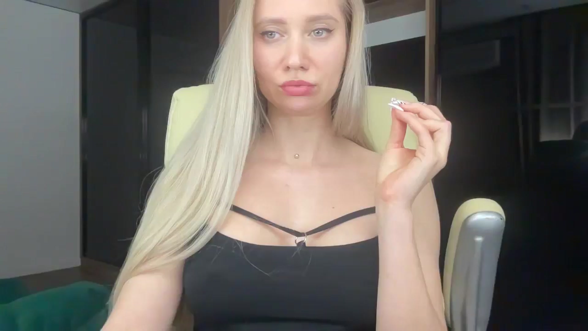 Gallery image thumbnail from Miss_Sylvia's myfreecams stream on, 04/05/2026, 20:35 image 15 of 20