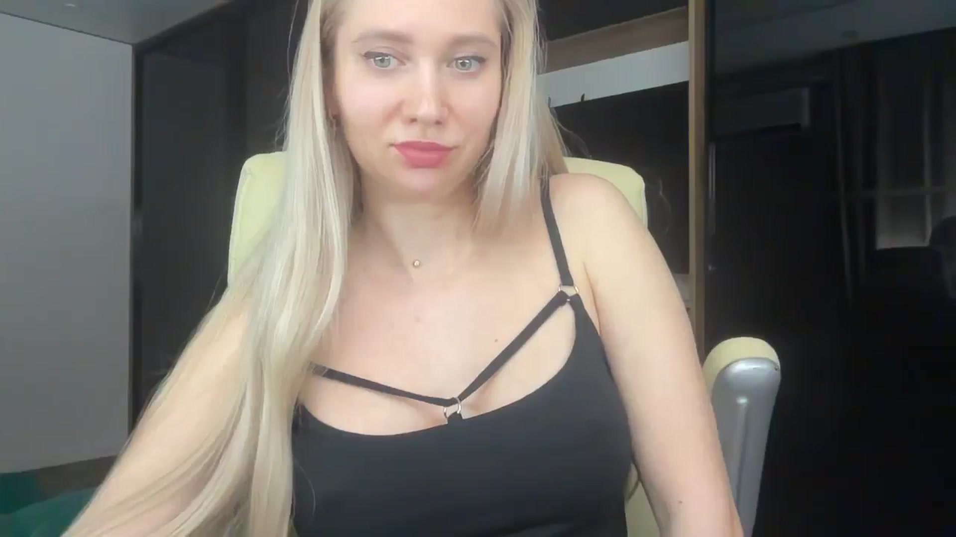 Gallery image thumbnail from Miss_Sylvia's myfreecams stream on, 04/05/2026, 20:35 image 16 of 20