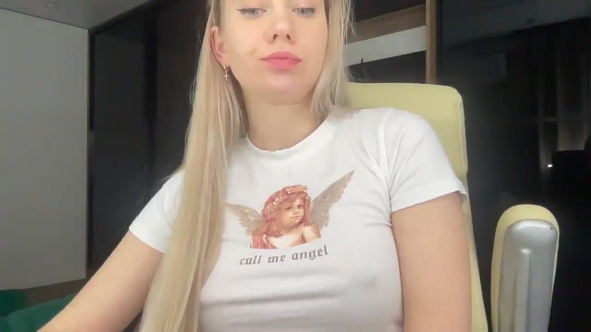 Gallery image thumbnail from Miss_Sylvia's myfreecams stream on, 04/06/2026, 20:20 image 19 of 20