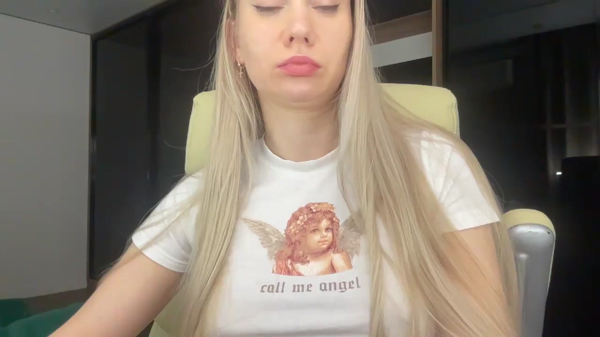 Gallery image thumbnail from Miss_Sylvia's myfreecams stream on, 04/06/2026, 20:20 image 2 of 20