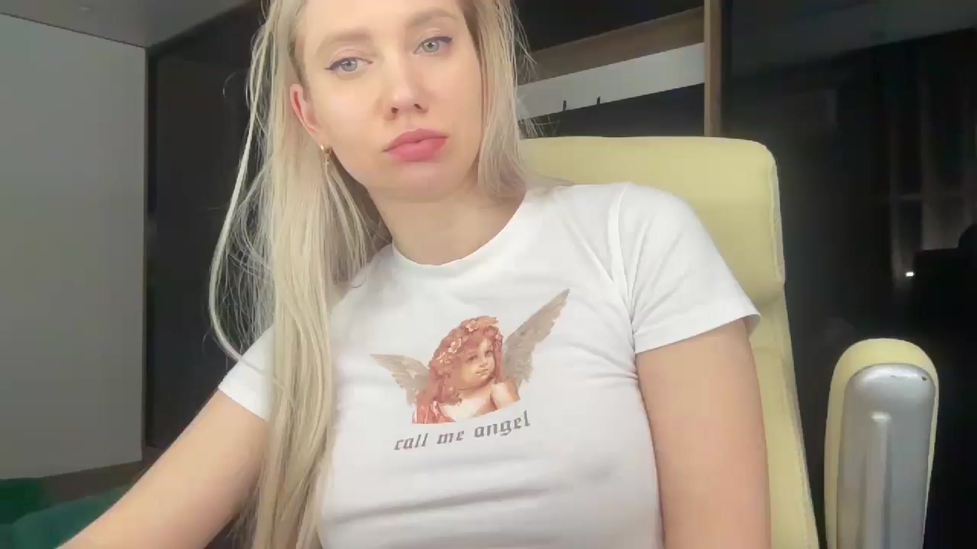 Gallery image thumbnail from Miss_Sylvia's myfreecams stream on, 04/06/2026, 20:20 image 16 of 20