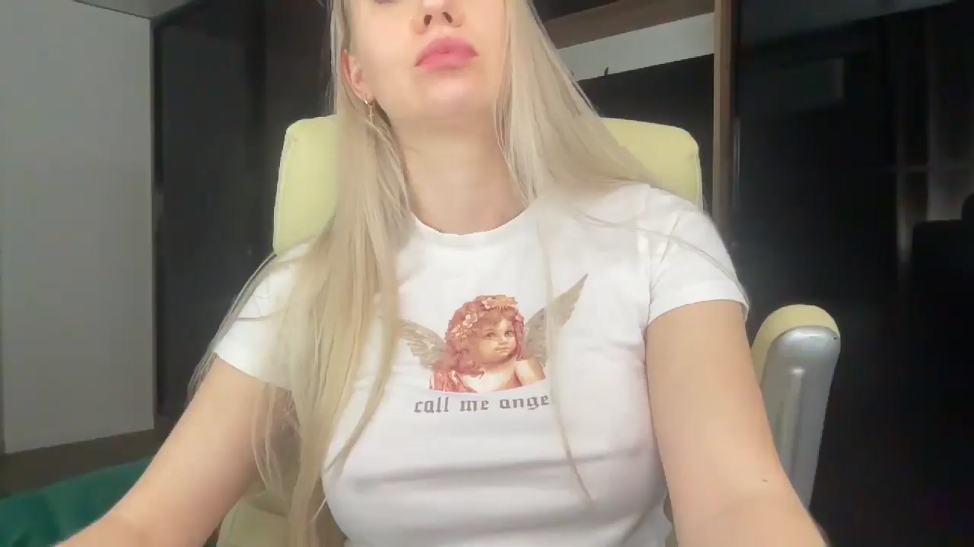 Gallery image thumbnail from Miss_Sylvia's myfreecams stream on, 04/06/2026, 21:58 image 3 of 20