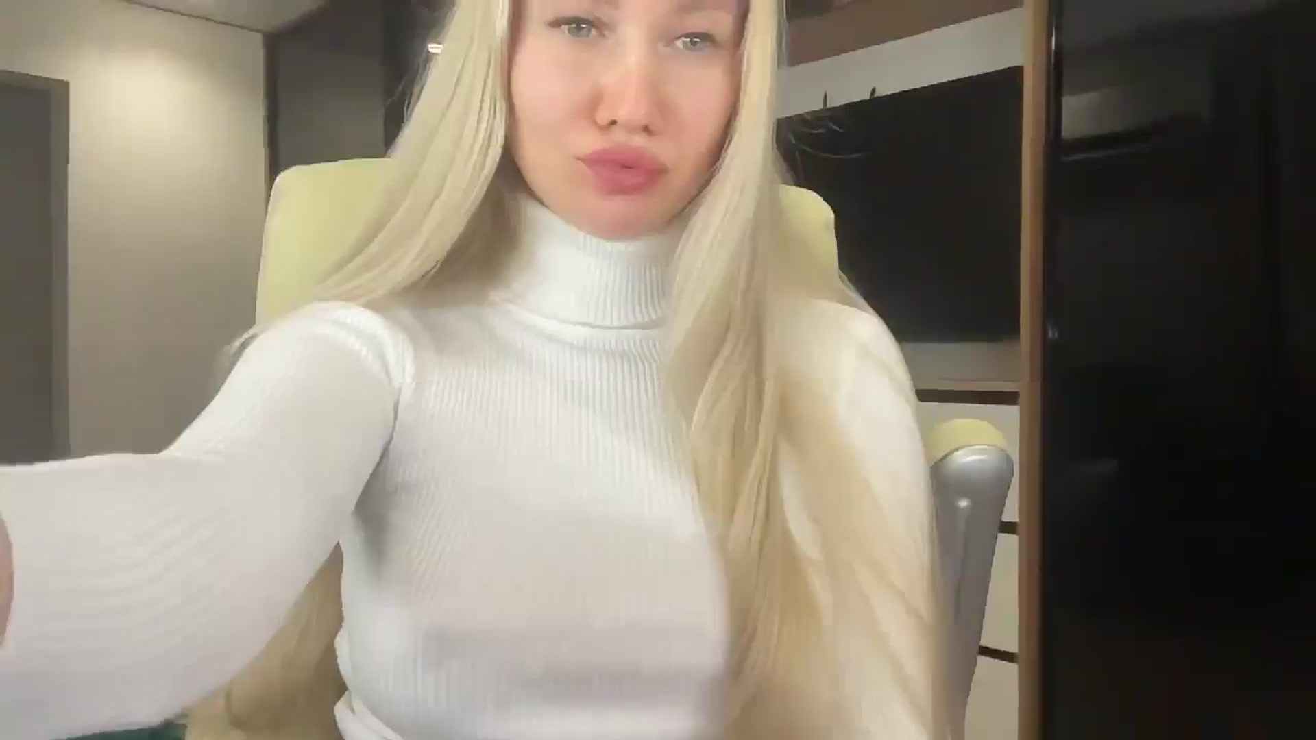 Gallery image thumbnail from Miss_Sylvia's myfreecams stream on, 04/12/2026, 21:31 image 6 of 20