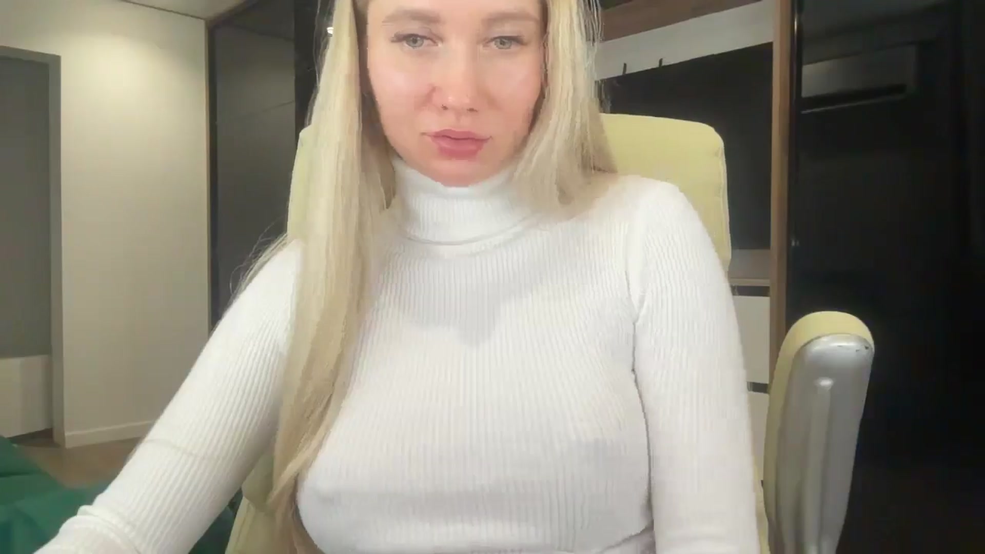Gallery image thumbnail from Miss_Sylvia's myfreecams stream on, 04/12/2026, 21:31 image 19 of 20