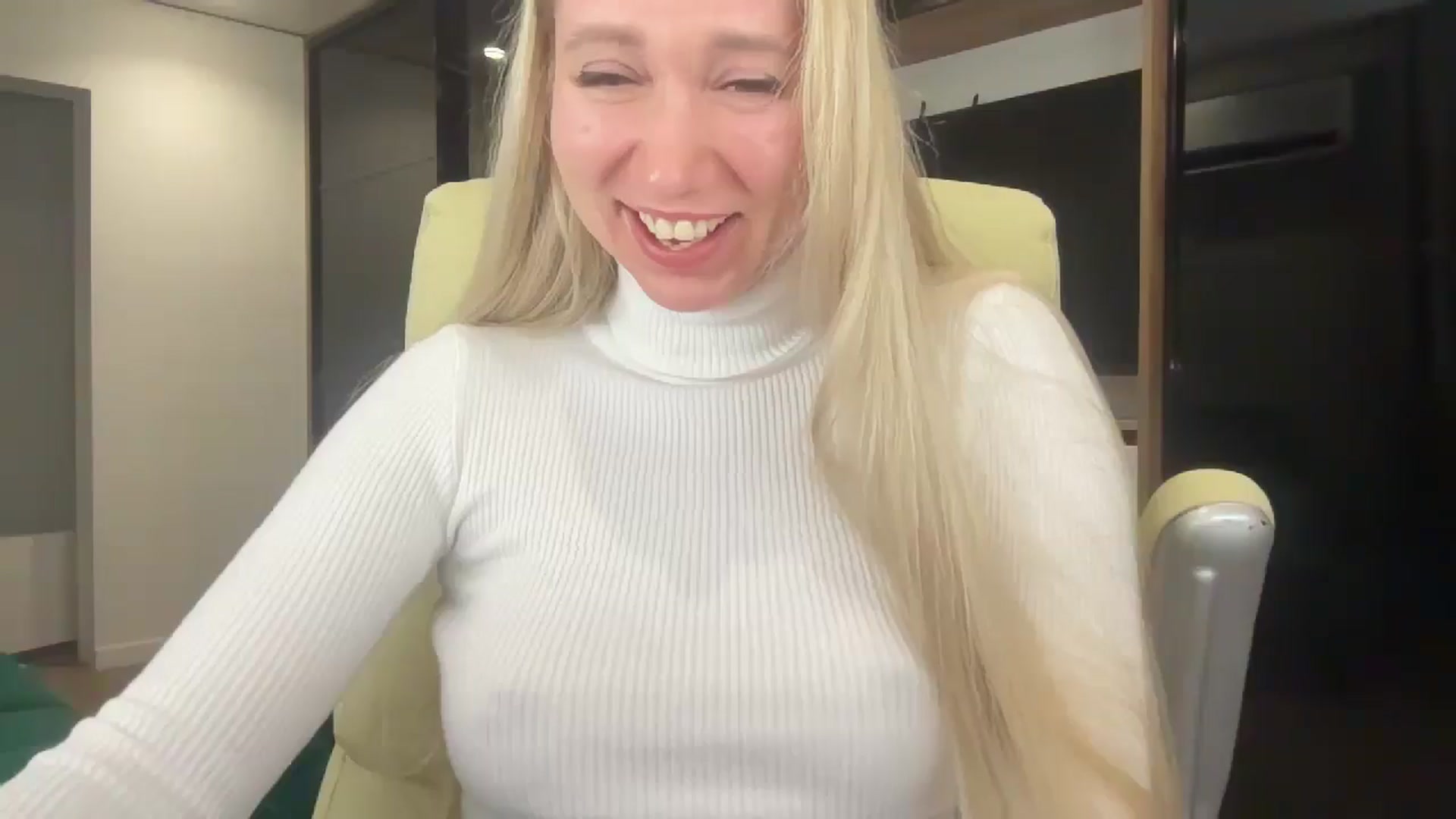 Gallery image thumbnail from Miss_Sylvia's myfreecams stream on, 04/12/2026, 21:31 image 10 of 20