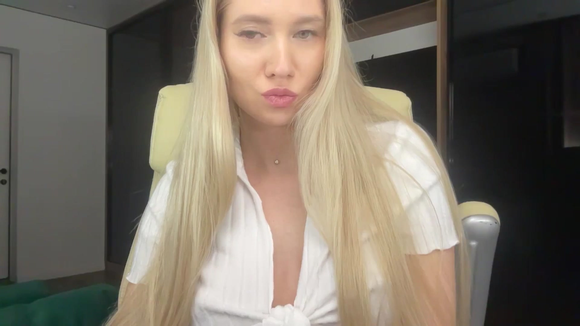 Gallery image thumbnail from Miss_Sylvia's myfreecams stream on, 04/16/2026, 19:58 image 8 of 20