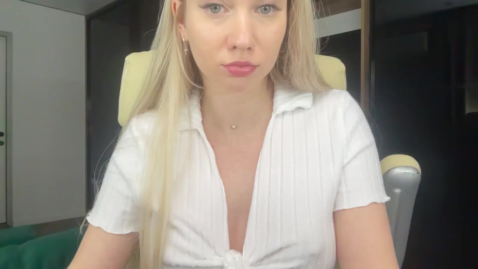 Gallery image thumbnail from Miss_Sylvia's myfreecams stream on, 04/16/2026, 21:48 image 16 of 20