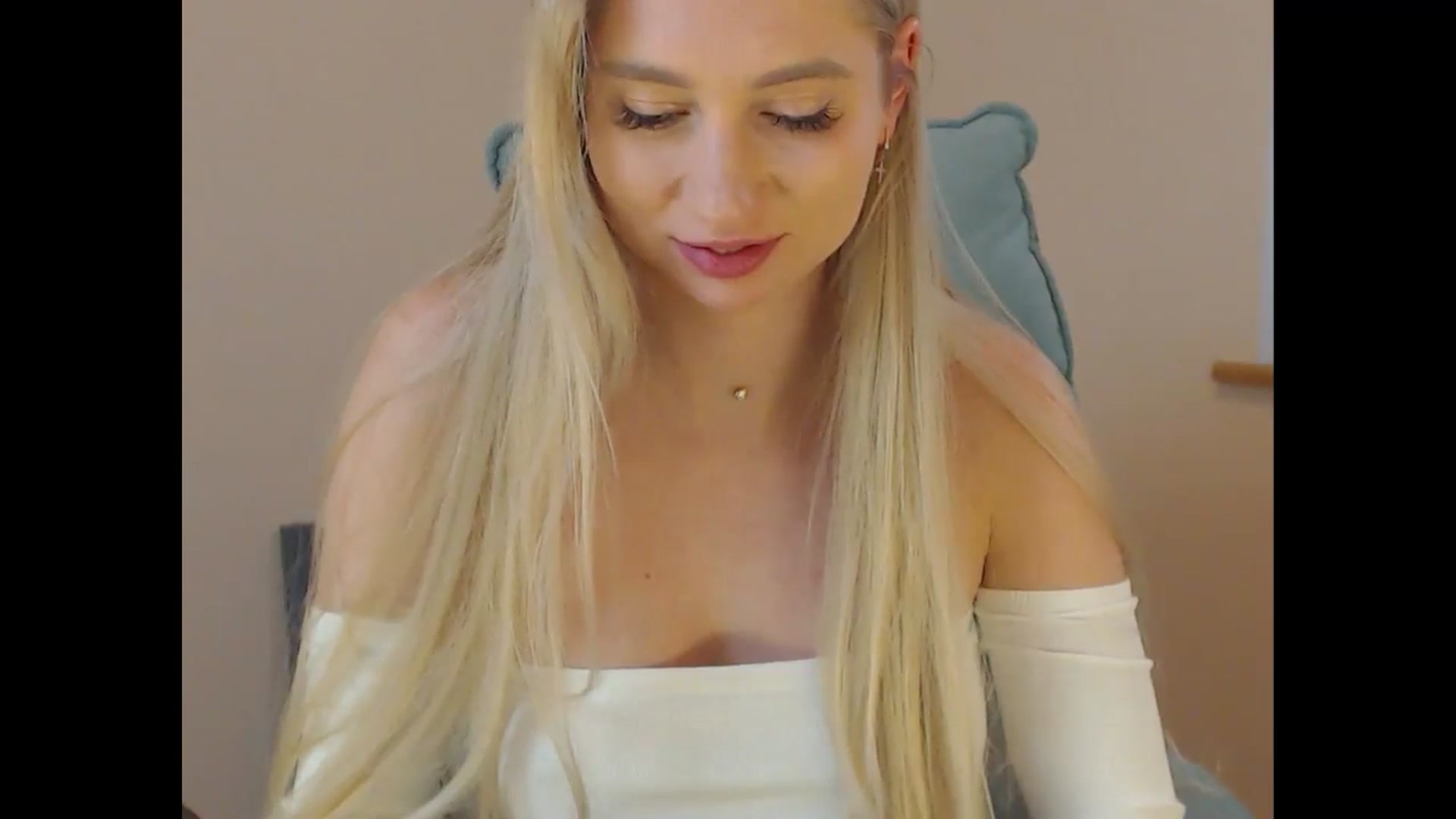 Gallery image thumbnail from Miss_Sylvia's myfreecams stream on, 04/17/2026, 20:03 image 18 of 20