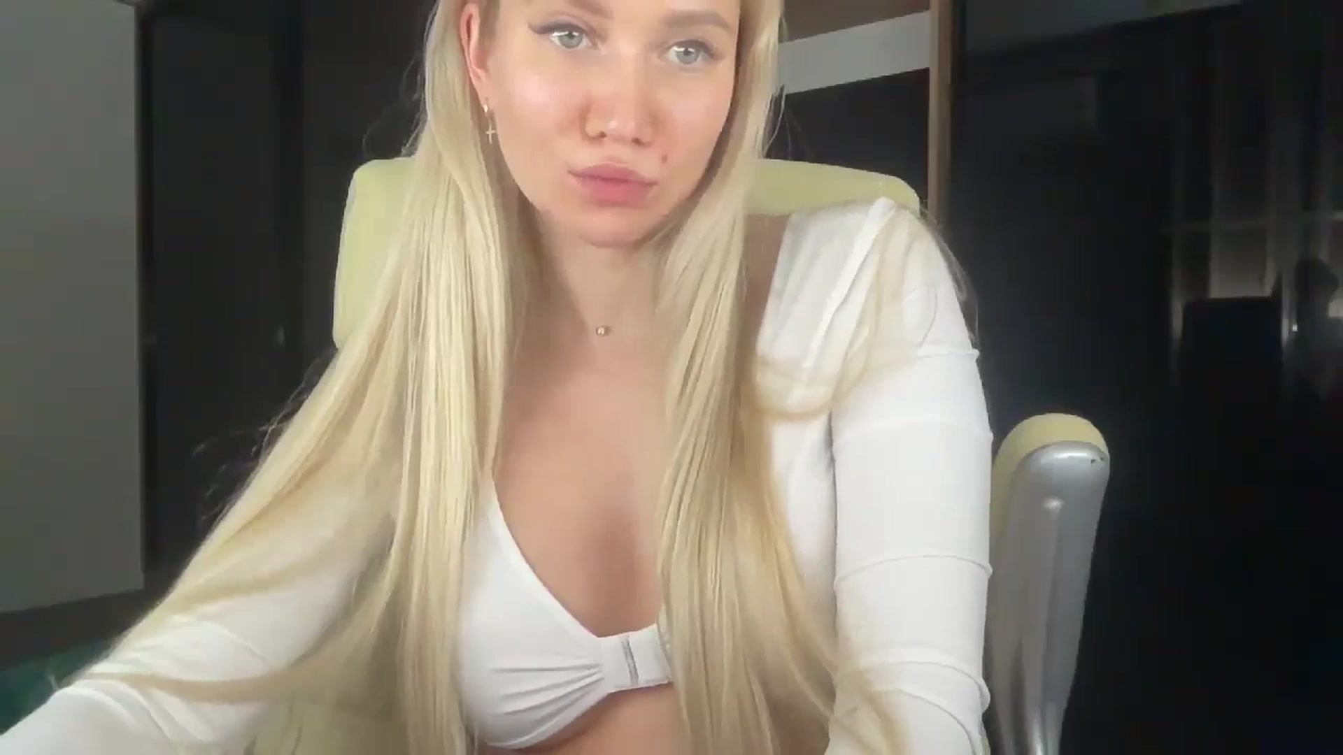 Gallery image thumbnail from Miss_Sylvia's myfreecams stream on, 04/20/2026, 19:55 image 9 of 20