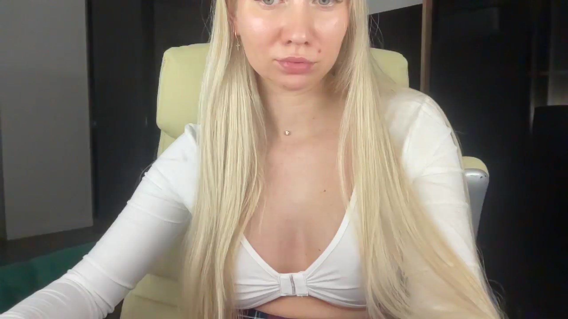 Gallery image thumbnail from Miss_Sylvia's myfreecams stream on, 04/20/2026, 20:21 image 20 of 20