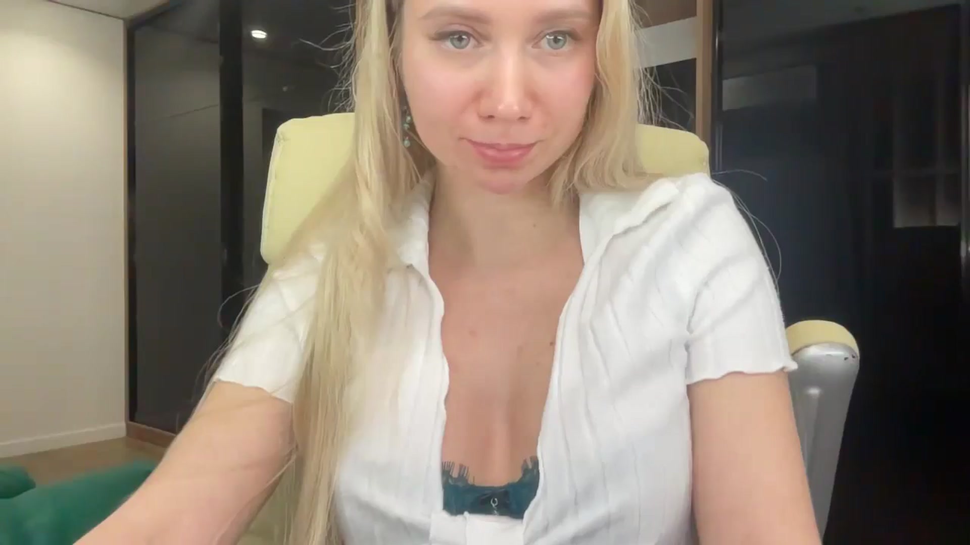 Gallery image thumbnail from Miss_Sylvia's myfreecams stream on, 04/24/2026, 18:38 image 17 of 20