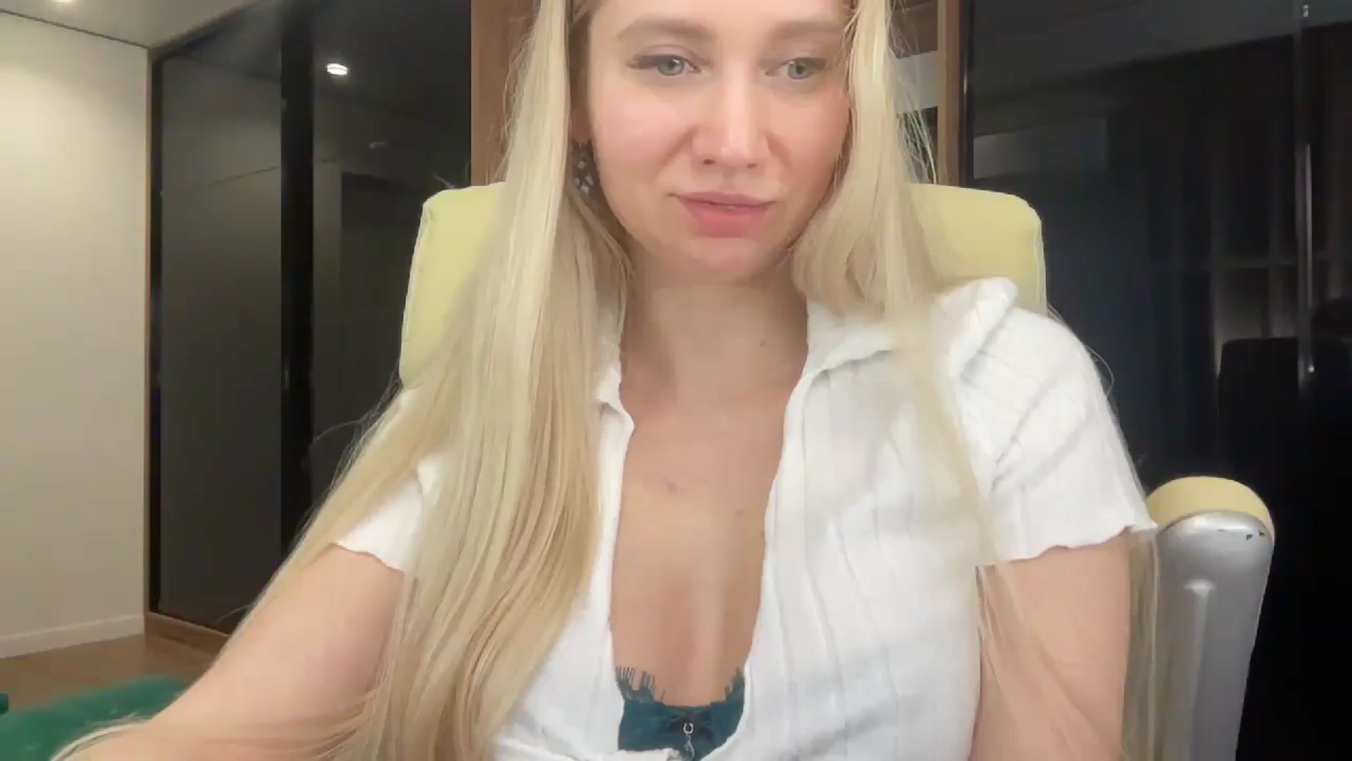 Gallery image thumbnail from Miss_Sylvia's myfreecams stream on, 04/24/2026, 19:44 image 3 of 20