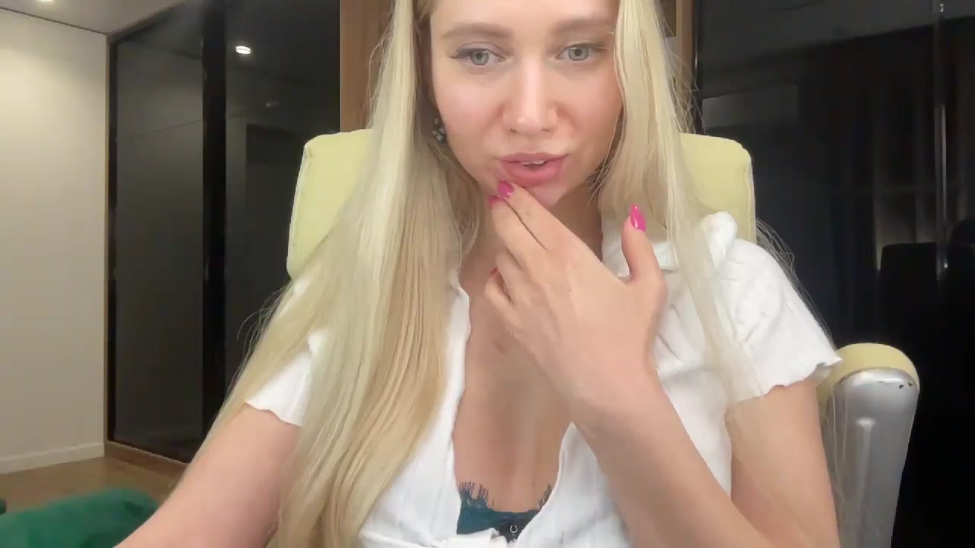 Gallery image thumbnail from Miss_Sylvia's myfreecams stream on, 04/24/2026, 19:44 image 15 of 20