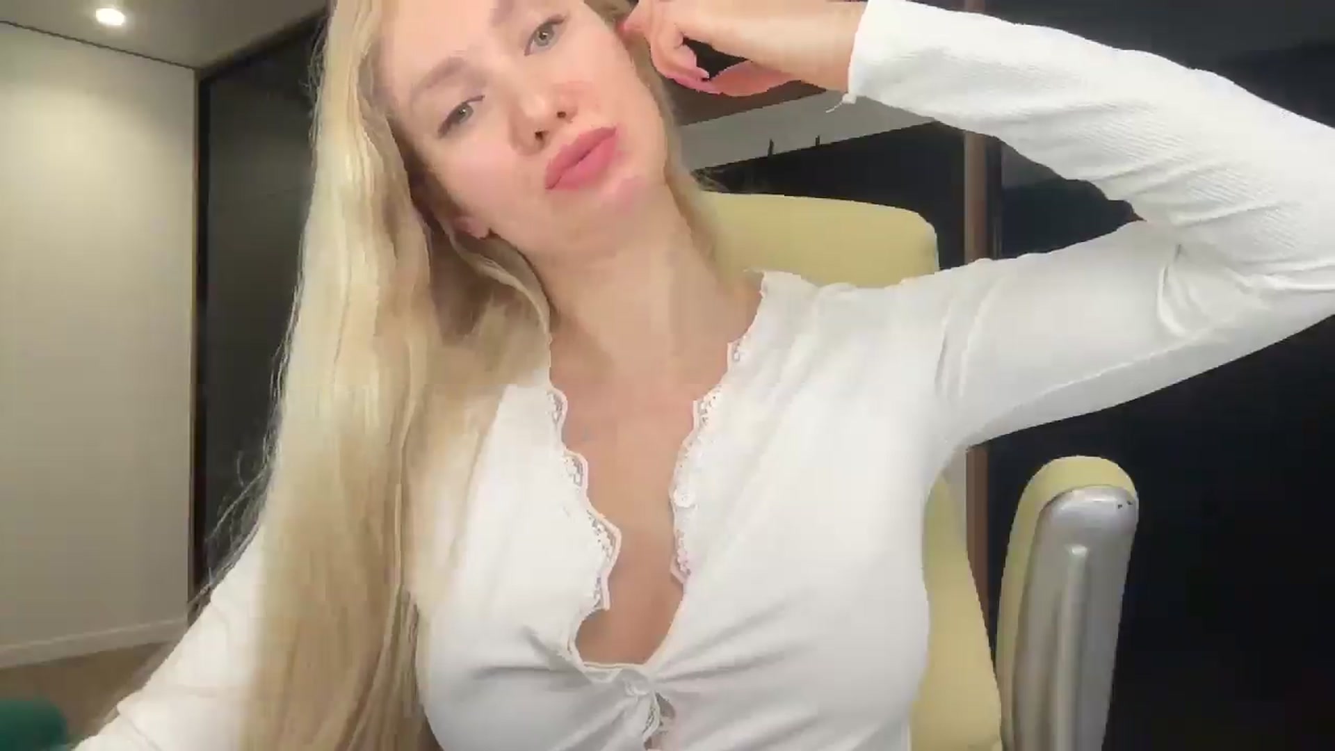 Gallery image thumbnail from Miss_Sylvia's myfreecams stream on, 04/25/2026, 18:38 image 15 of 20