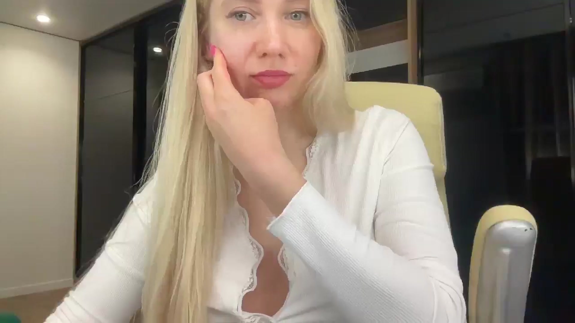 Gallery image thumbnail from Miss_Sylvia's myfreecams stream on, 04/25/2026, 18:38 image 5 of 20