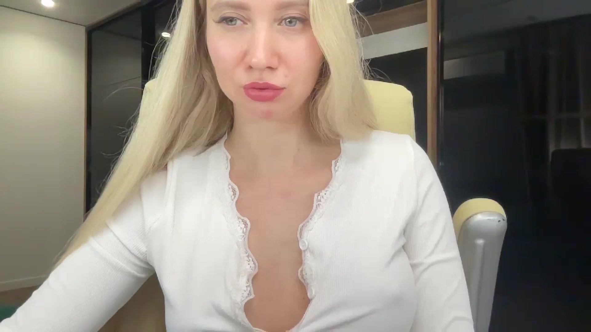 Gallery image thumbnail from Miss_Sylvia's myfreecams stream on, 04/25/2026, 18:38 image 17 of 20