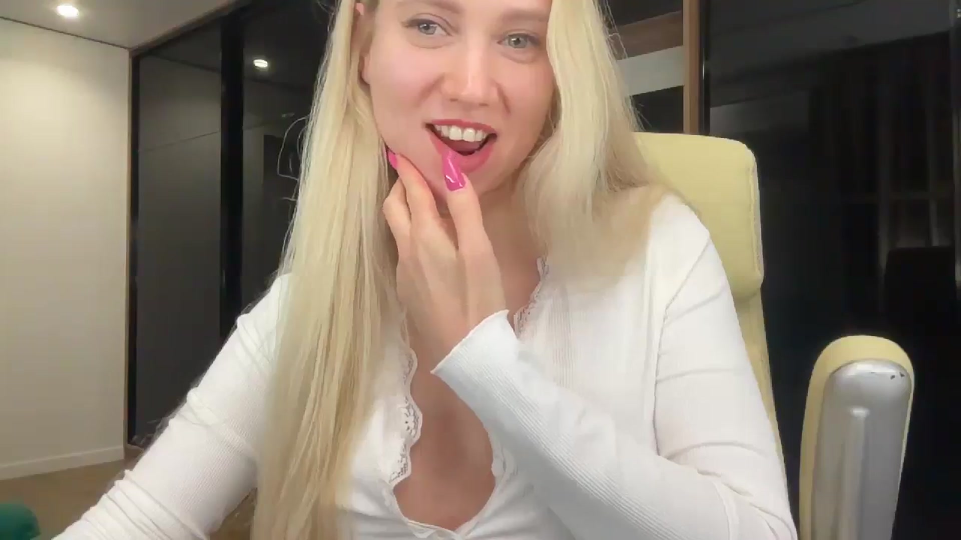Gallery image thumbnail from Miss_Sylvia's myfreecams stream on, 04/25/2026, 18:38 image 9 of 20