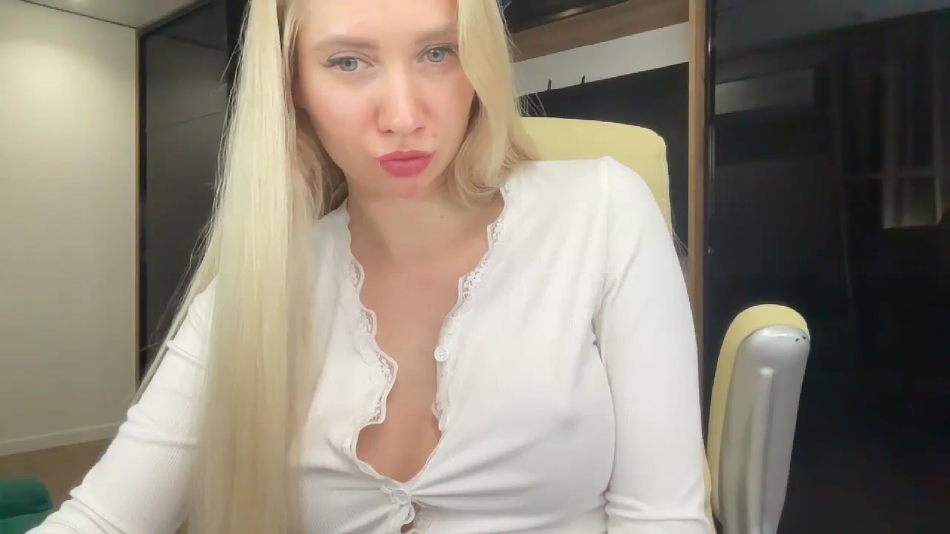 Gallery image thumbnail from Miss_Sylvia's myfreecams stream on, 04/25/2026, 18:38 image 14 of 20