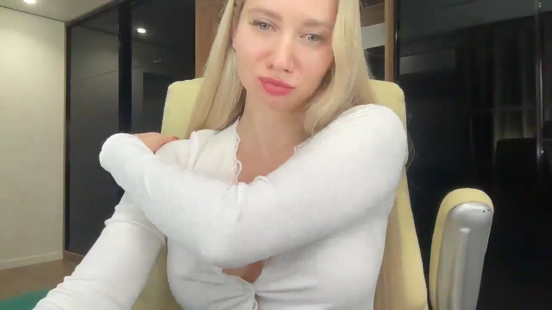 Gallery image thumbnail from Miss_Sylvia's myfreecams stream on, 04/25/2026, 19:36 image 5 of 20