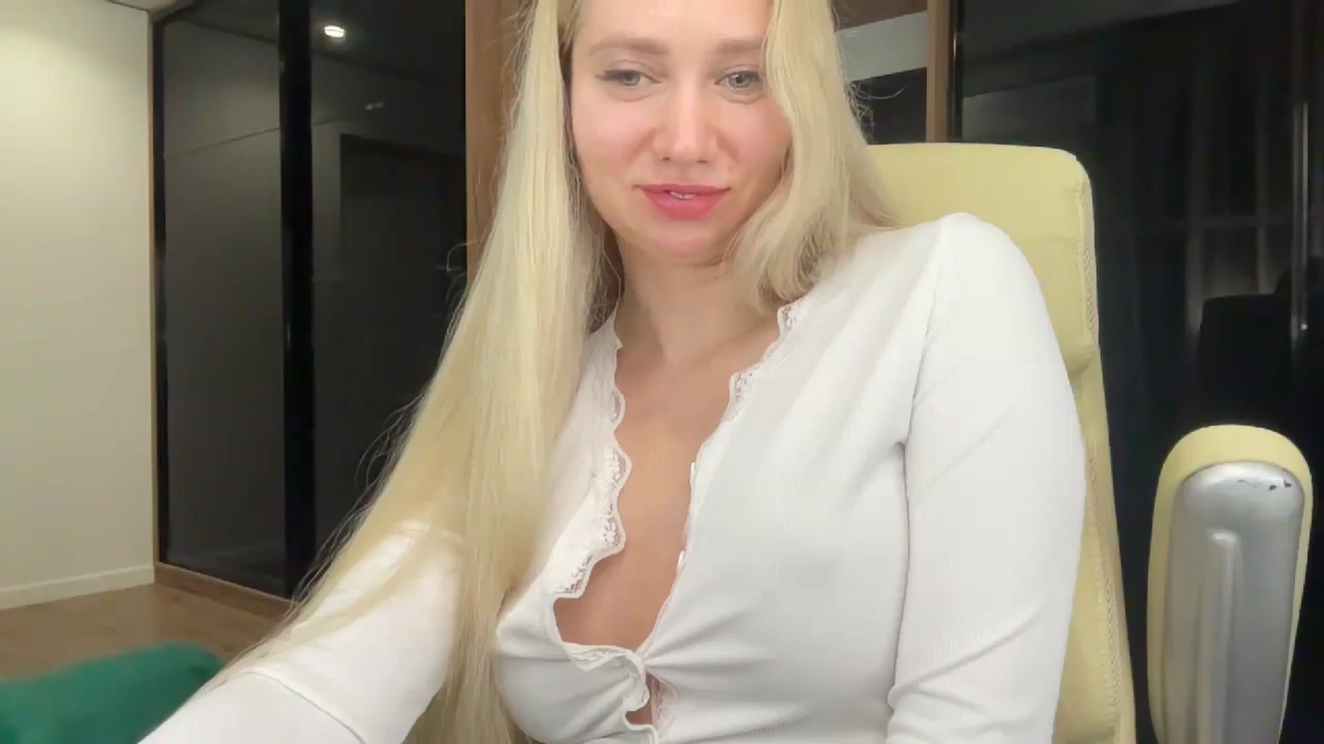 Gallery image thumbnail from Miss_Sylvia's myfreecams stream on, 04/25/2026, 19:36 image 14 of 20