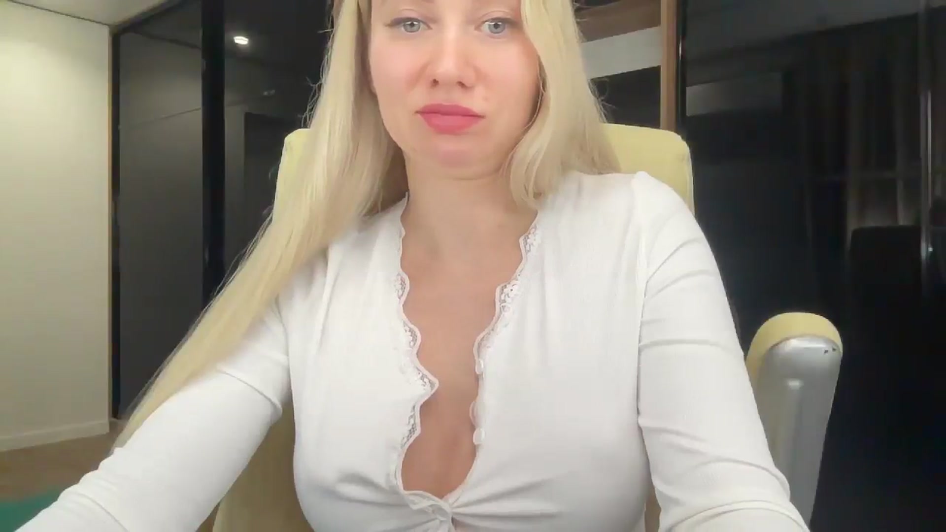 Gallery image thumbnail from Miss_Sylvia's myfreecams stream on, 04/25/2026, 19:36 image 8 of 20