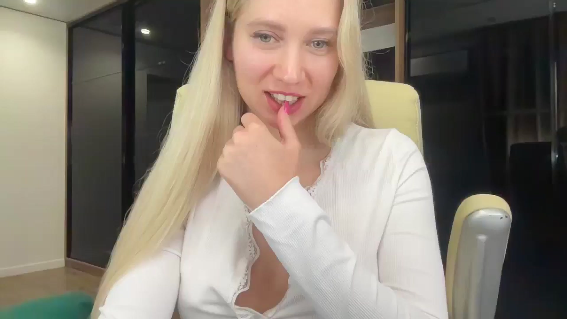 Gallery image thumbnail from Miss_Sylvia's myfreecams stream on, 04/25/2026, 19:36 image 4 of 20