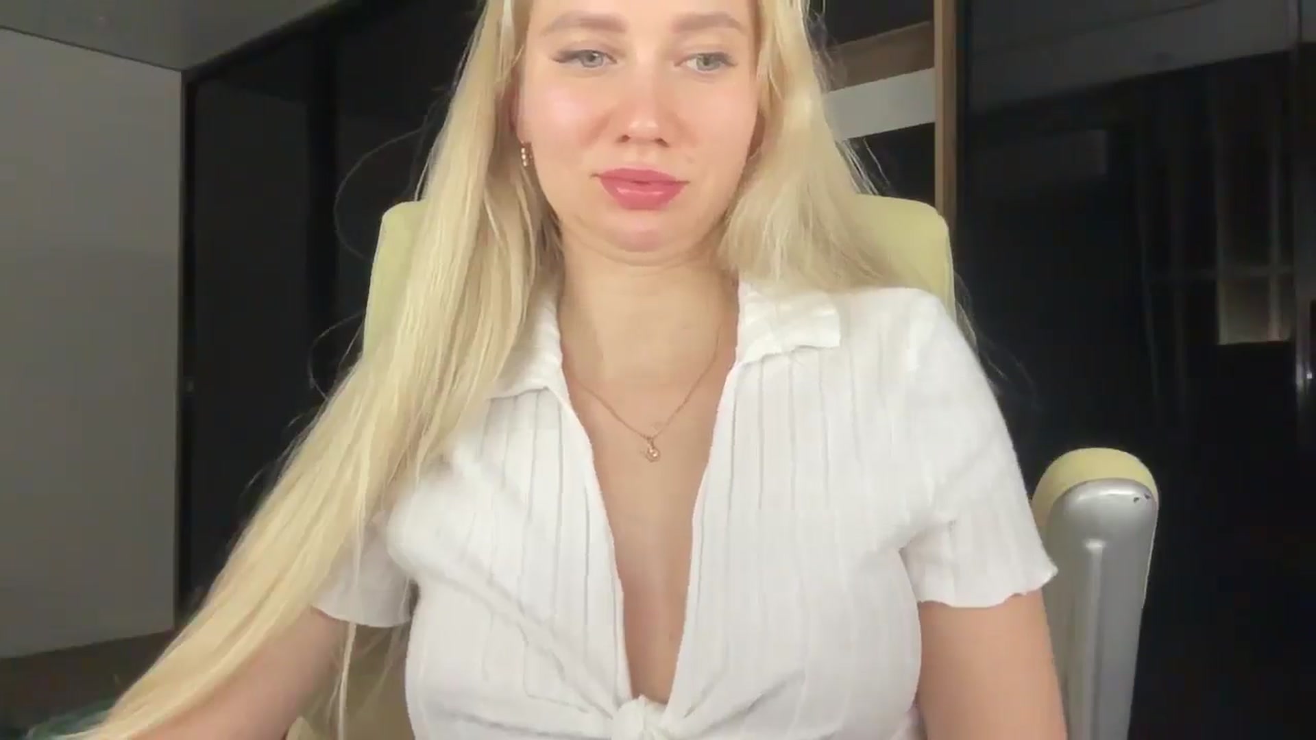 Gallery image thumbnail from Miss_Sylvia's myfreecams stream on, 04/26/2026, 18:07 image 11 of 20