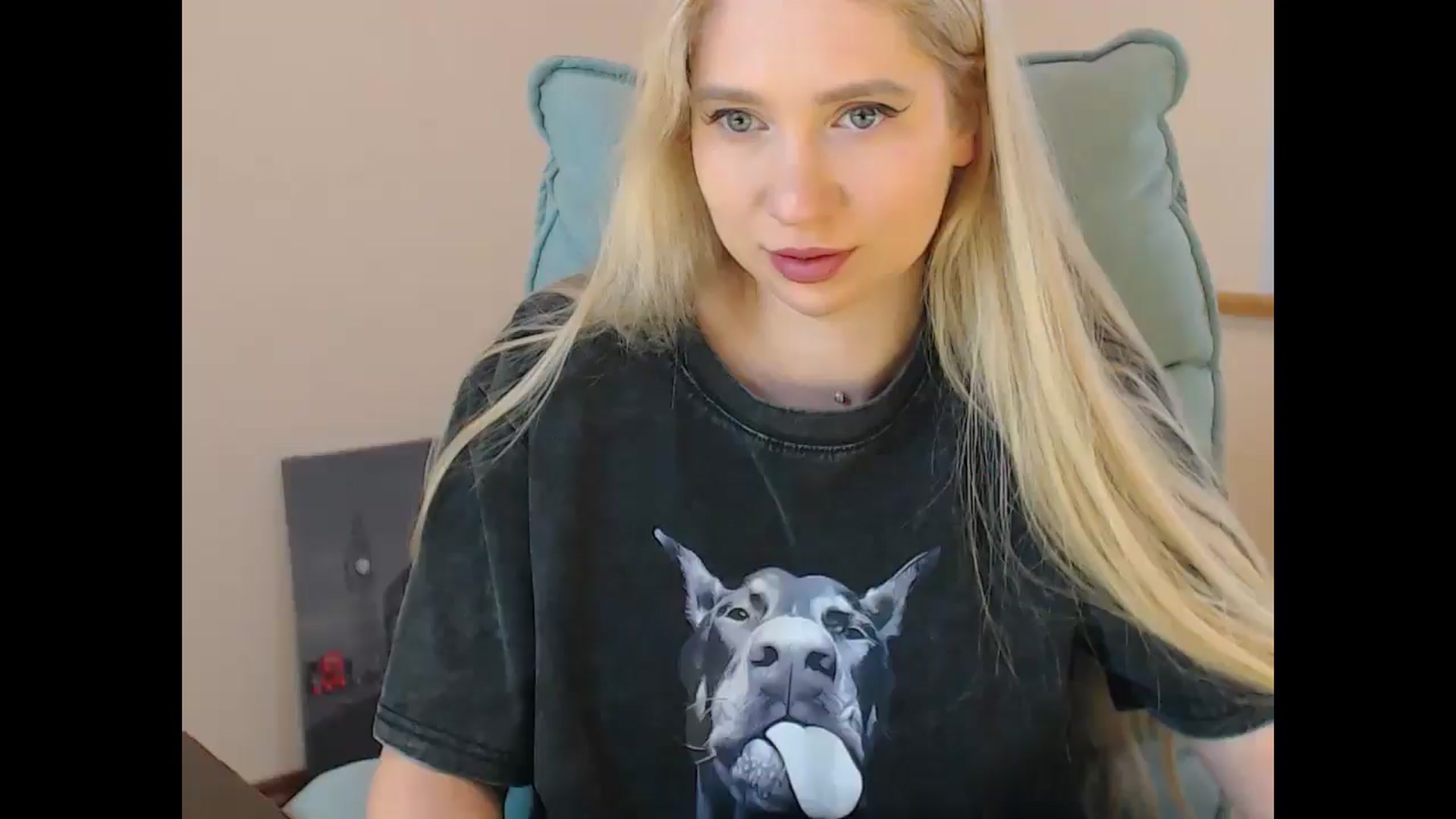 Gallery image thumbnail from Miss_Sylvia's myfreecams stream on, 05/04/2026, 18:39 image 15 of 20