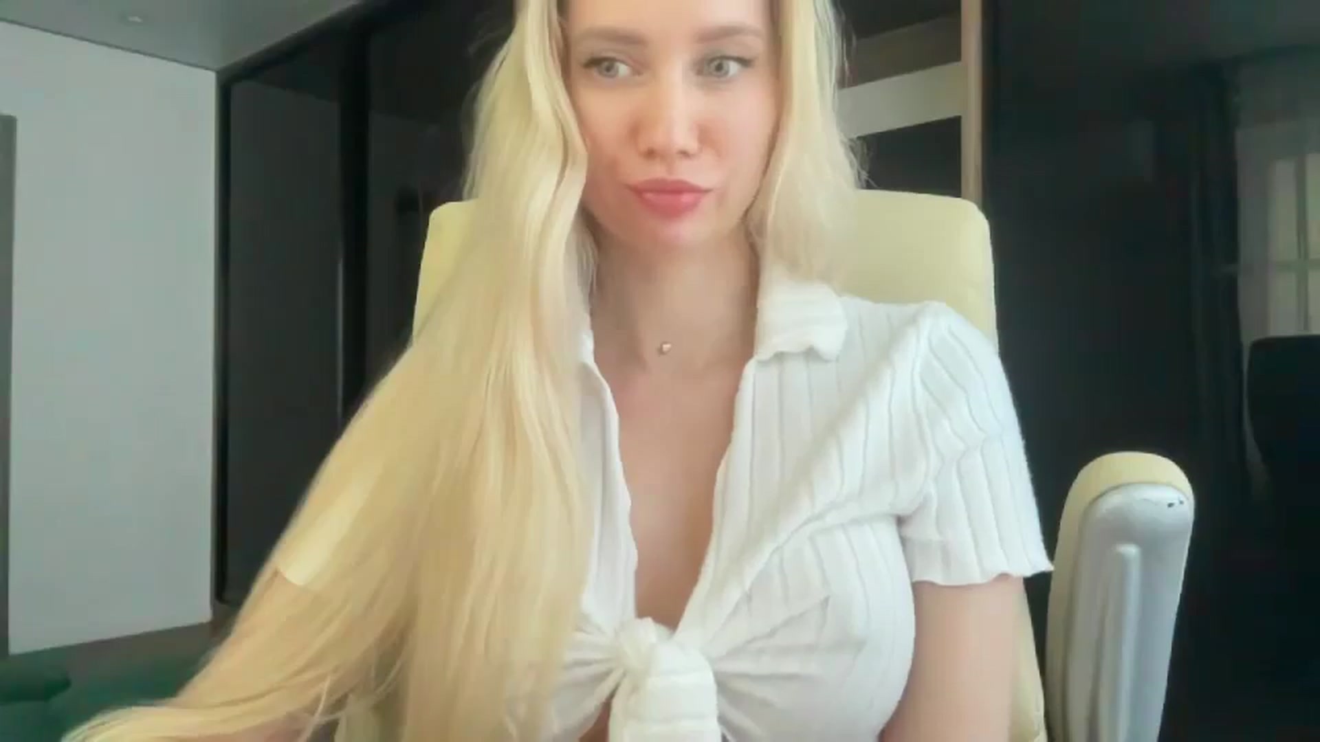 Gallery image thumbnail from Miss_Sylvia's myfreecams stream on, 05/07/2026, 15:49 image 4 of 20