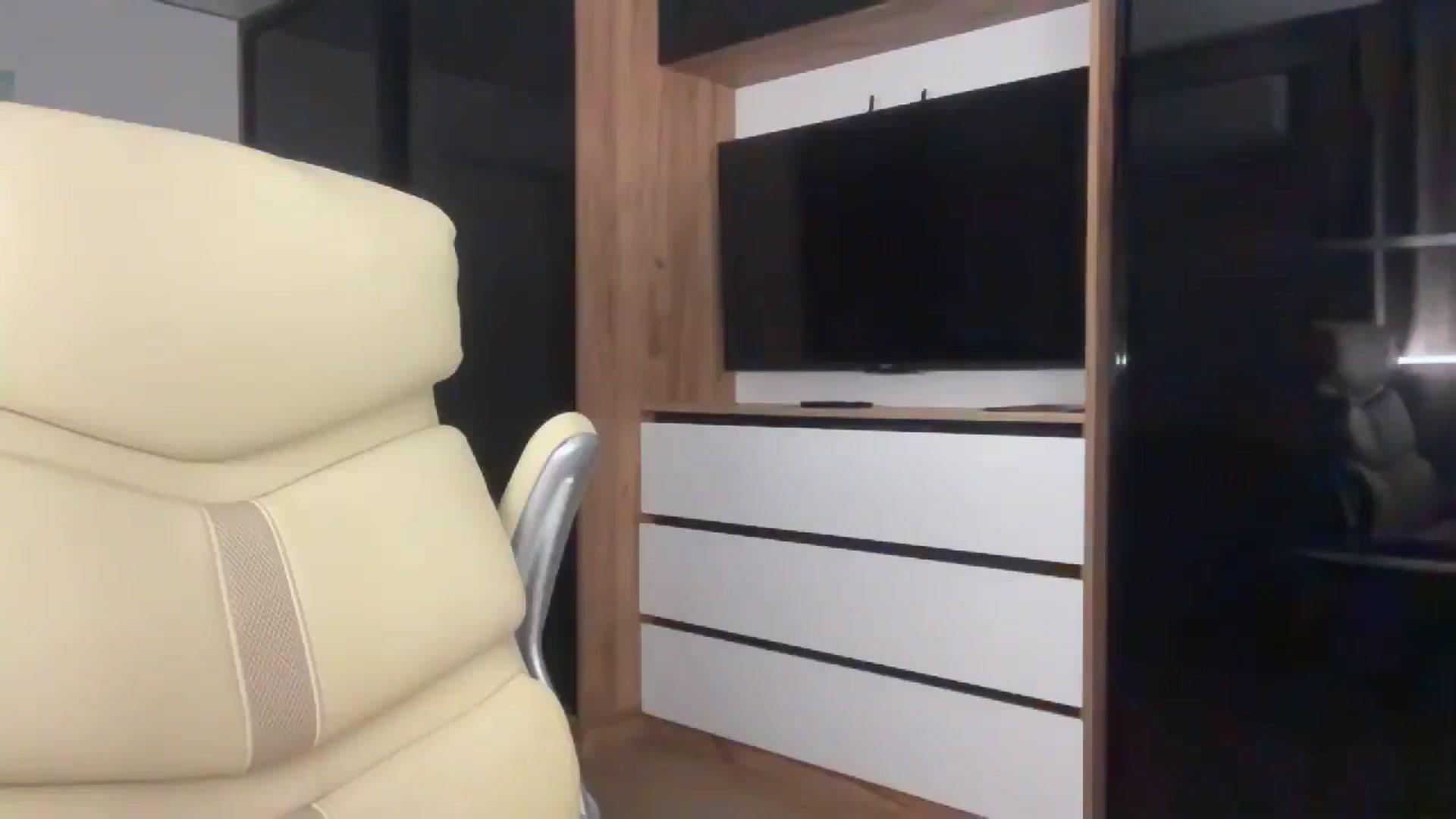 Gallery image thumbnail from Miss_Sylvia's myfreecams stream on, 05/10/2026, 18:33 image 9 of 20