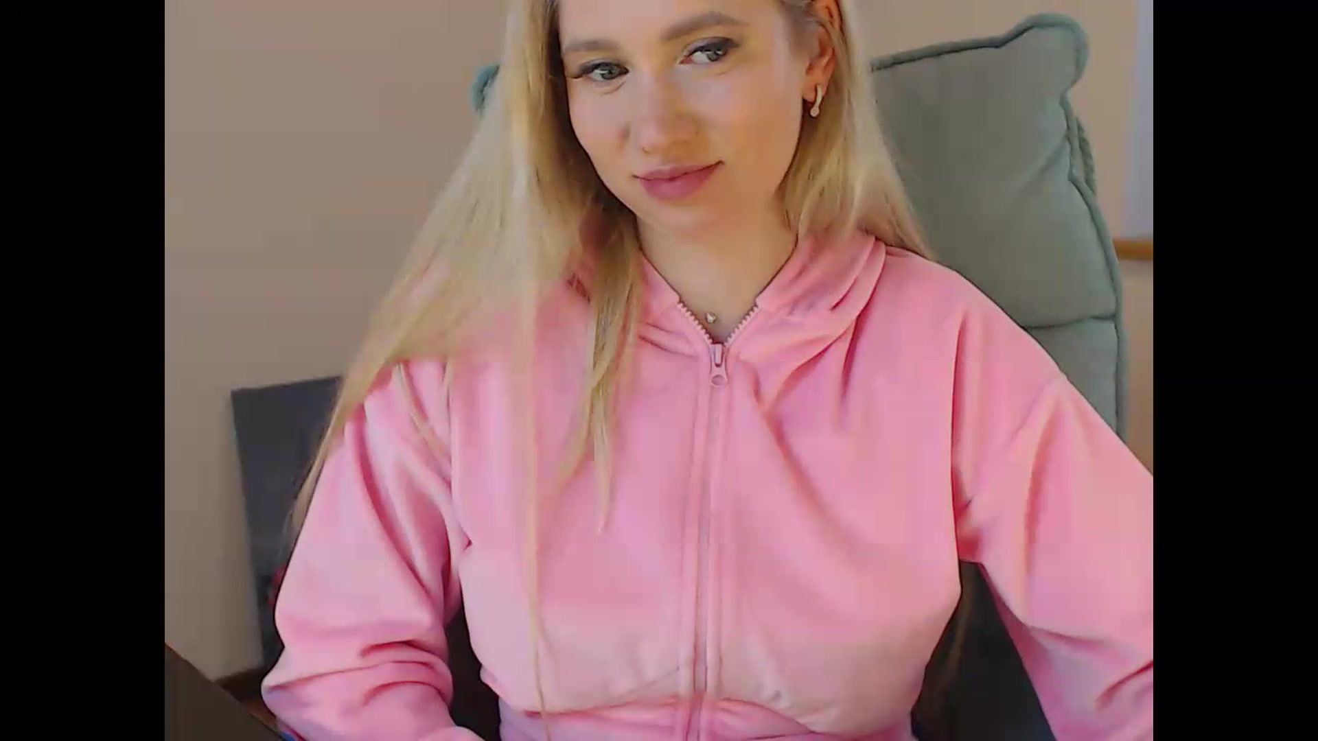 Gallery image thumbnail from Miss_Sylvia's myfreecams stream on, 05/11/2026, 19:25 image 17 of 20