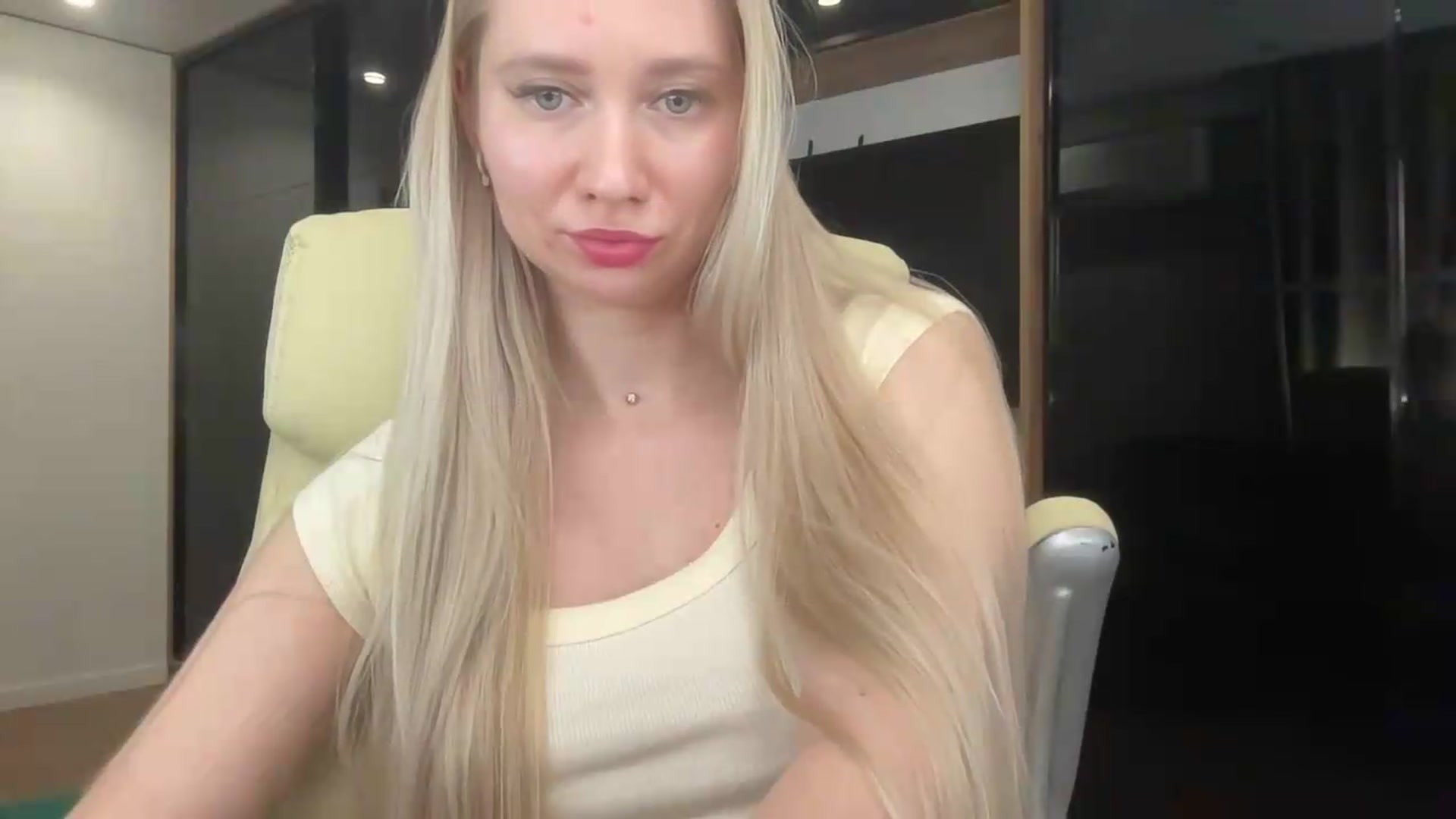 Gallery image thumbnail from Miss_Sylvia's myfreecams stream on, 05/19/2026, 21:20 image 17 of 20