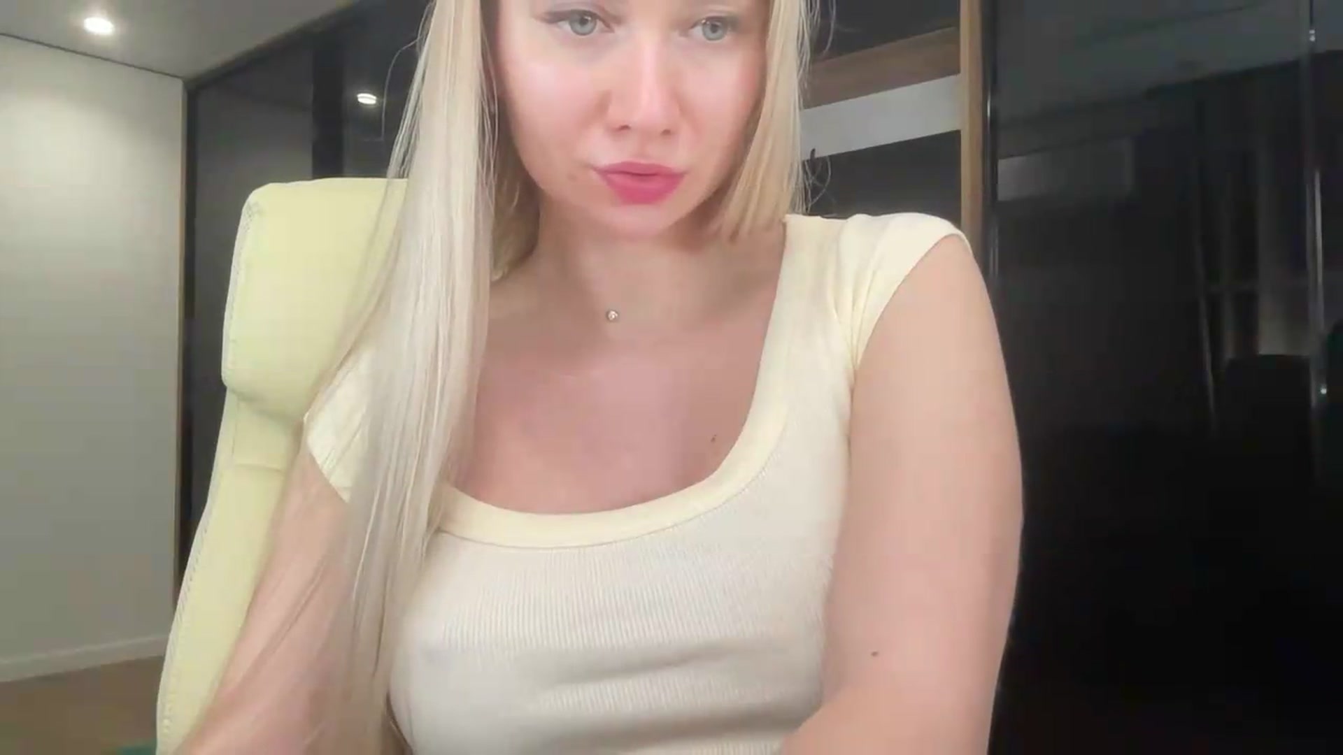 Gallery image thumbnail from Miss_Sylvia's myfreecams stream on, 05/19/2026, 21:20 image 19 of 20