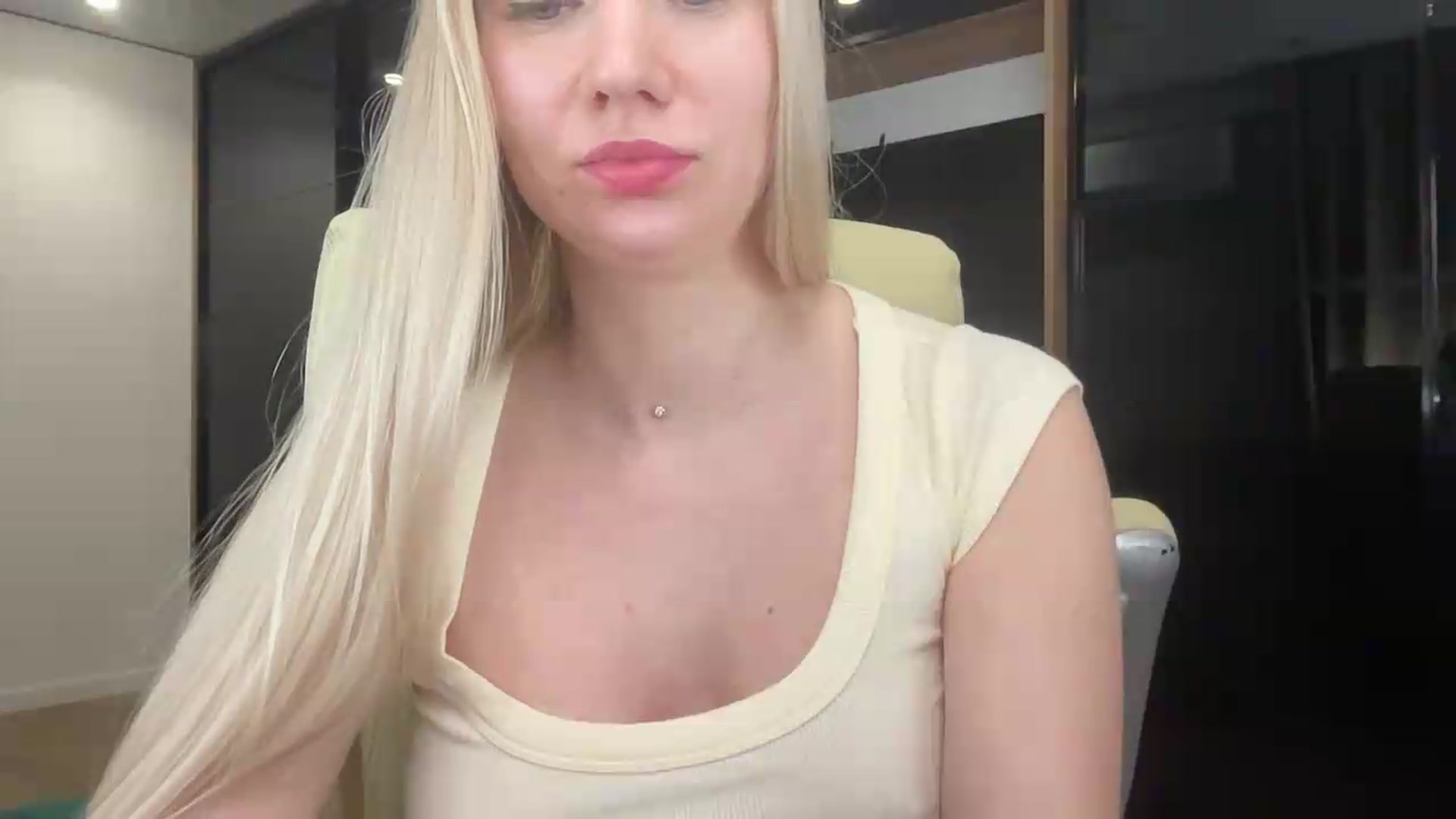 Gallery image thumbnail from Miss_Sylvia's myfreecams stream on, 05/19/2026, 21:20 image 18 of 20
