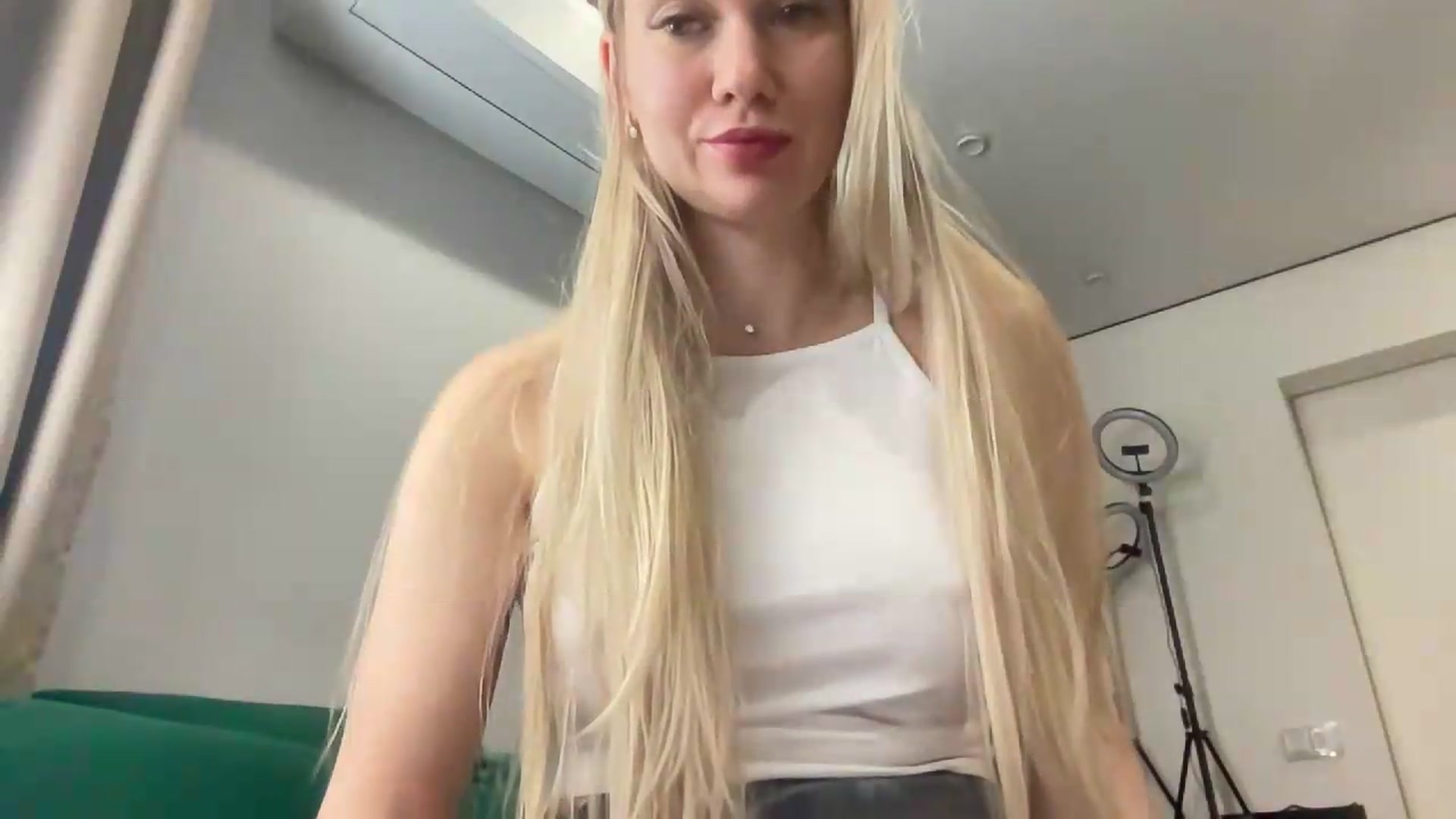 Gallery image thumbnail from Miss_Sylvia's myfreecams stream on, 05/20/2026, 19:44 image 19 of 20
