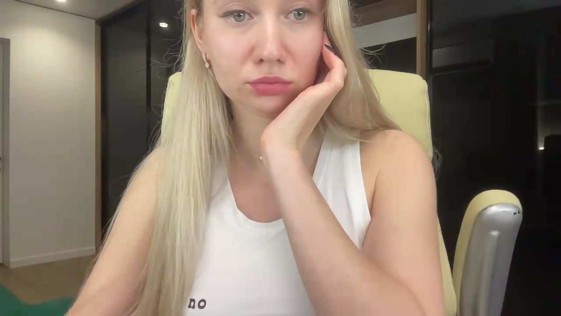 Gallery image thumbnail from Miss_Sylvia's myfreecams stream on, 05/22/2026, 19:51 image 4 of 20