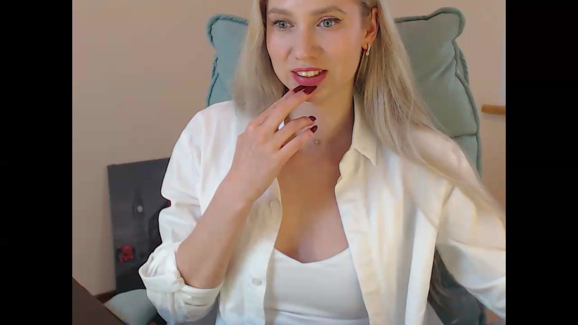 Gallery image thumbnail from Miss_Sylvia's myfreecams stream on, 06/09/2026, 15:08 image 3 of 20