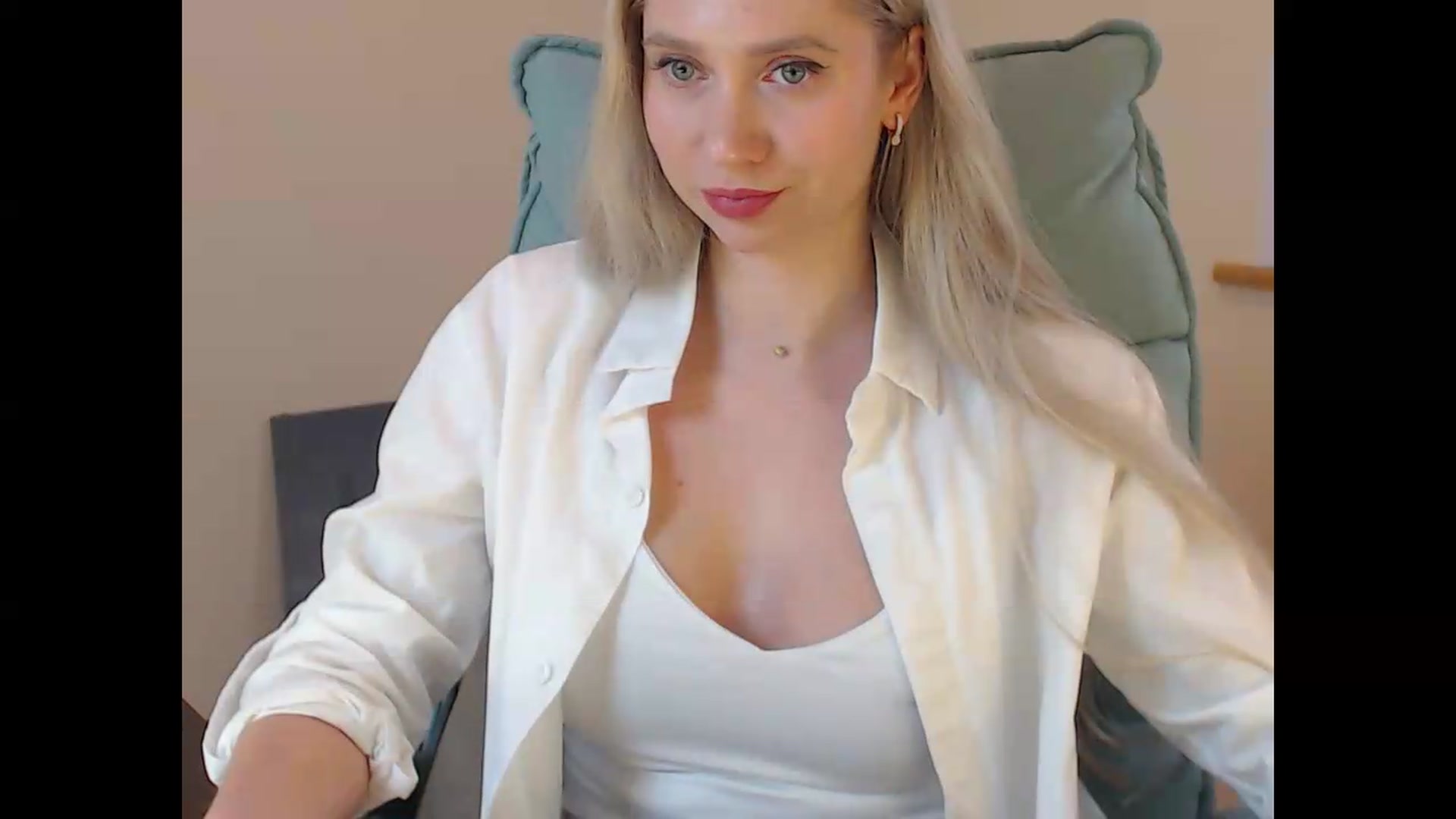 Gallery image thumbnail from Miss_Sylvia's myfreecams stream on, 06/09/2026, 15:08 image 4 of 20
