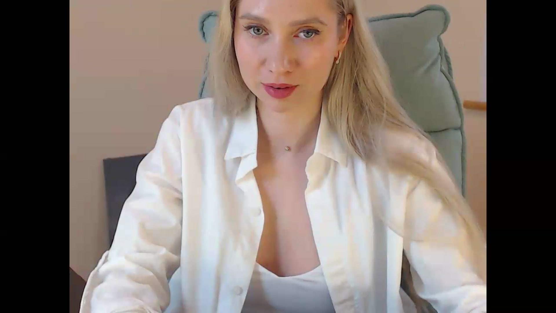 Gallery image thumbnail from Miss_Sylvia's myfreecams stream on, 06/09/2026, 15:08 image 2 of 20