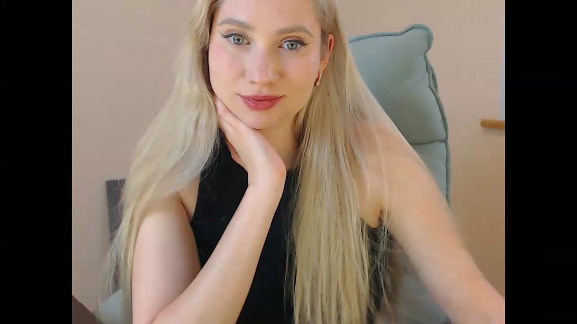 Gallery image thumbnail from Miss_Sylvia's myfreecams stream on, 06/10/2026, 19:13 image 17 of 20