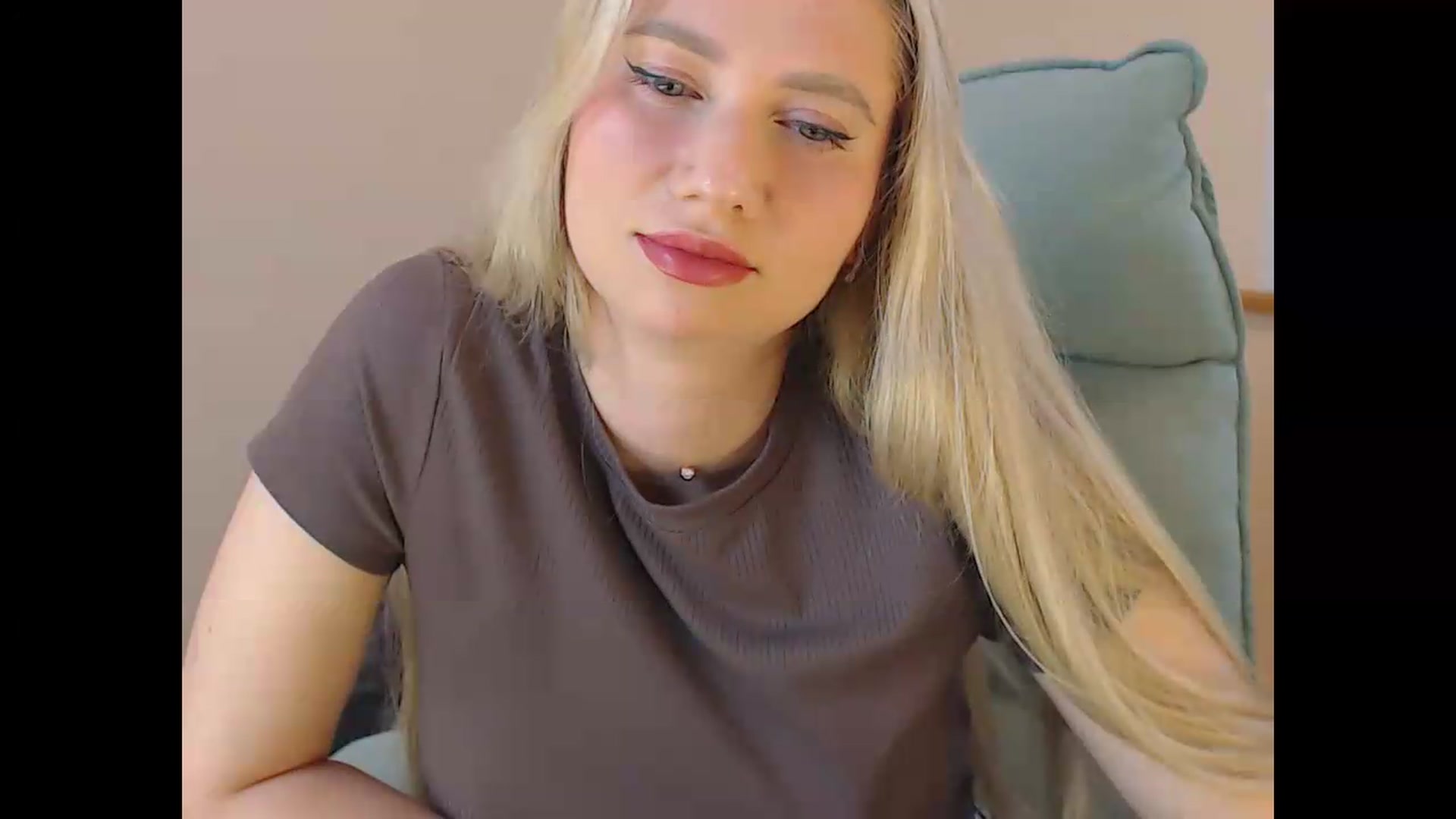 Gallery image thumbnail from Miss_Sylvia's myfreecams stream on, 06/16/2026, 16:16 image 12 of 20