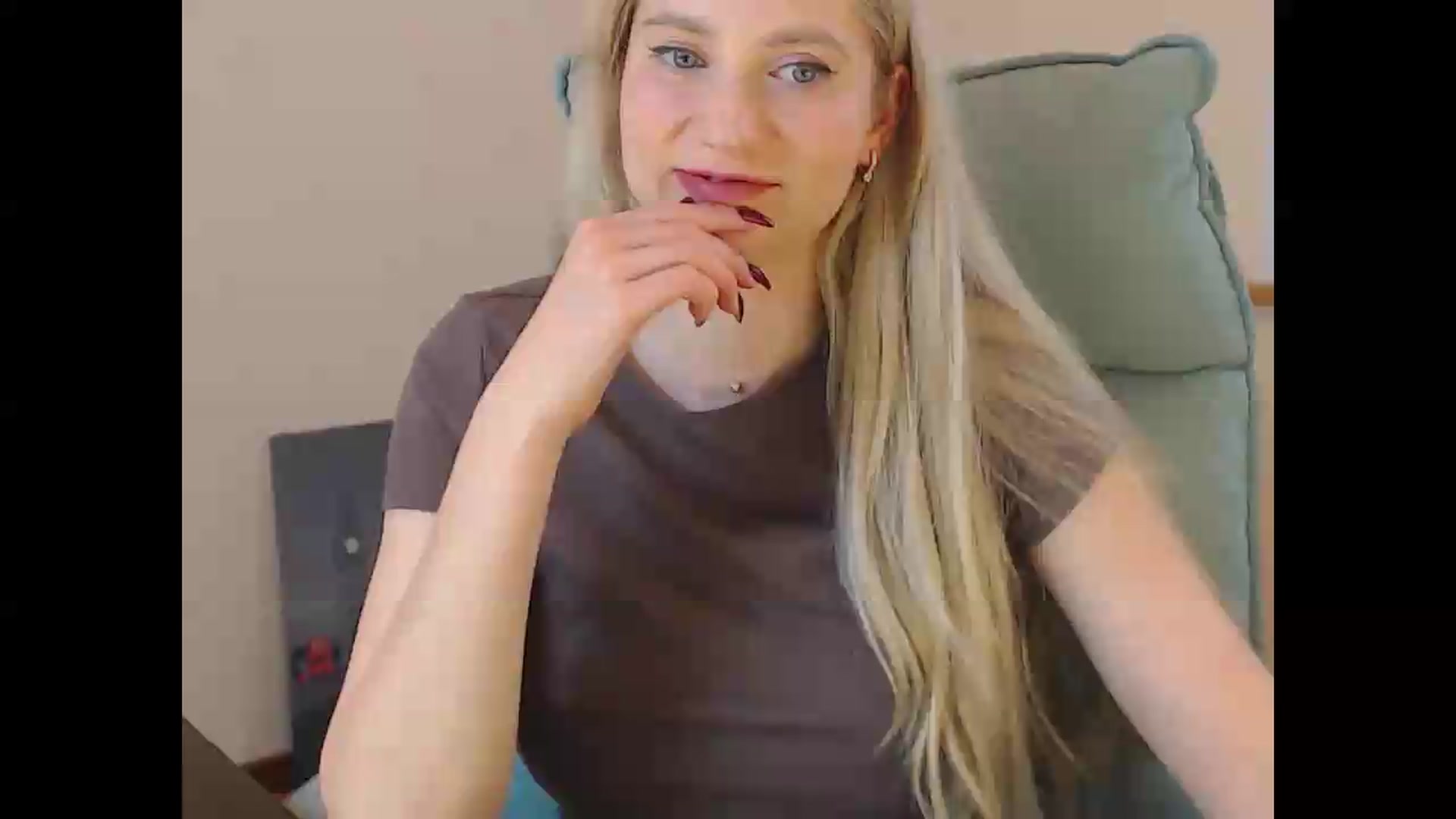 Gallery image thumbnail from Miss_Sylvia's myfreecams stream on, 06/16/2026, 18:22 image 18 of 20
