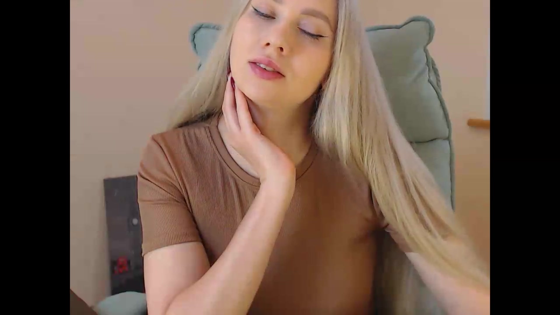 Gallery image thumbnail from Miss_Sylvia's myfreecams stream on, 06/20/2026, 16:41 image 15 of 20