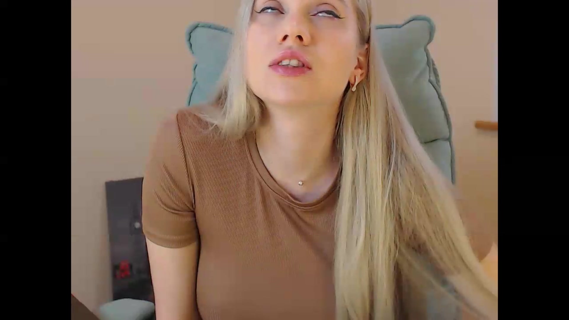 Gallery image thumbnail from Miss_Sylvia's myfreecams stream on, 06/20/2026, 16:41 image 18 of 20